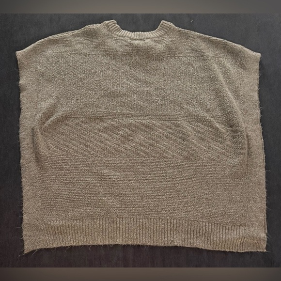 **Universal Thread Soft Greige Crew Neck Sweater – OSFM** - Picture 2 of 4